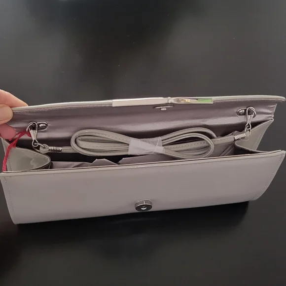 Patent leather envelope clutch with detachable shoulder strap. - Picture 2 of 3